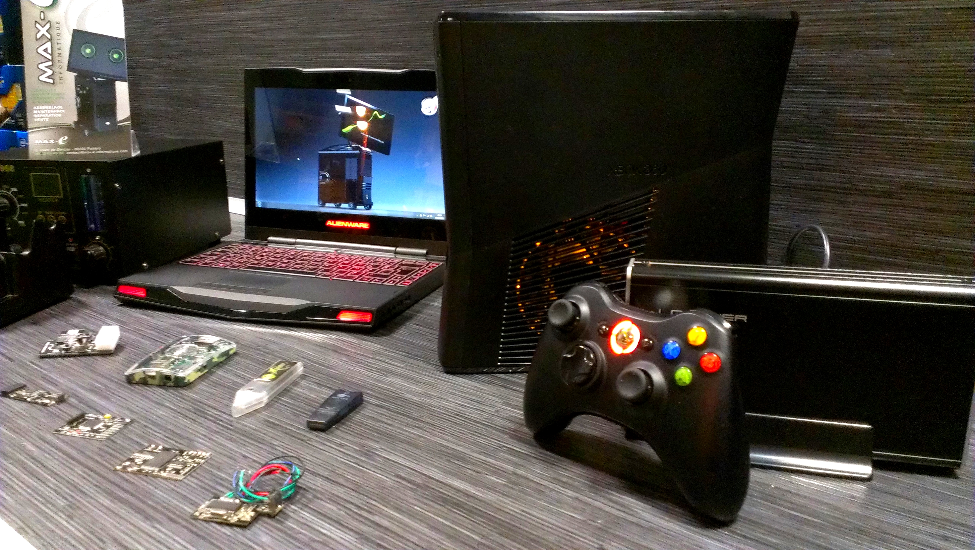 Подключи игровую. Xbox 360 e. Xbox 360 Slim на столе. Xkey 360. Компьютер игровой Xbox 360 Slim-5 HS.